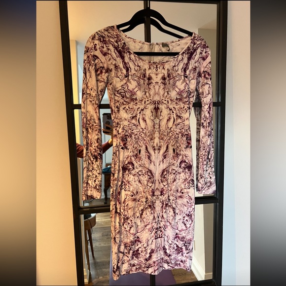 ALEXANDER McQUEEN body con dress. - Picture 2 of 4